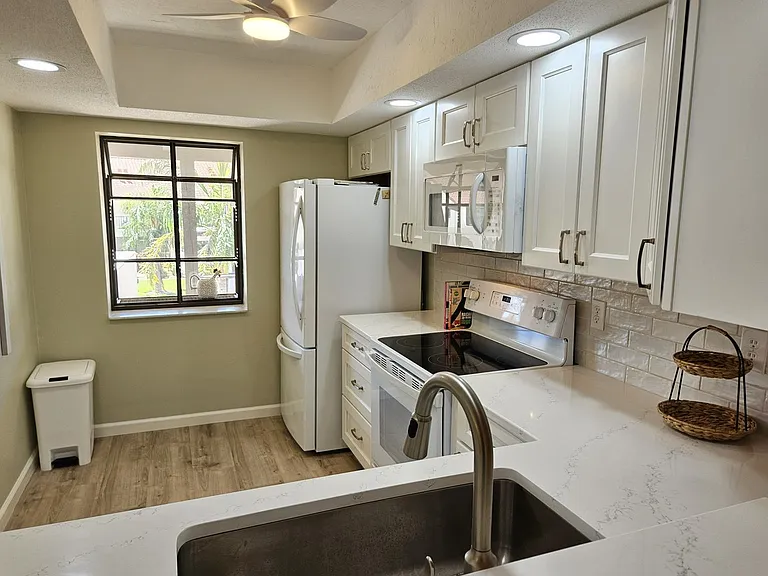 744 Avenida Estancia #144B — Photo 8