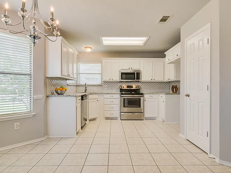 956 Carlin Ln — Photo 16
