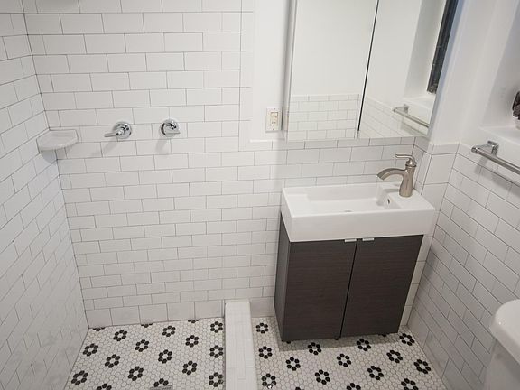 5th image of 224 Viscaya Ave #0