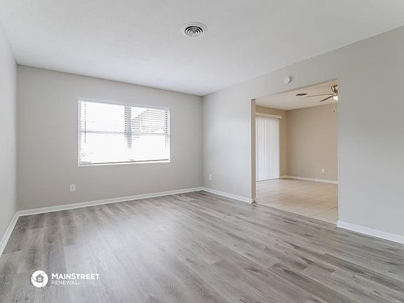 5th image of 382 Bainbridge Ave