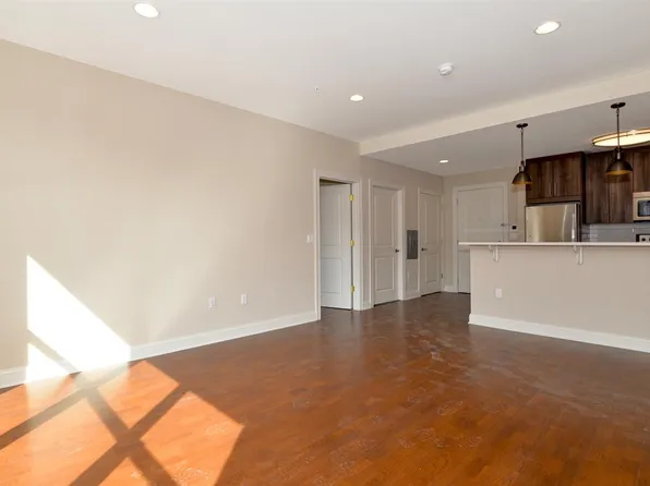 100 Marshall Street image 3 of 12