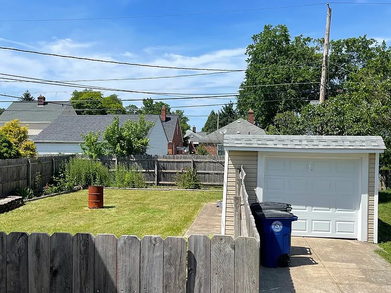 7414 Brookside Dr — Photo 3