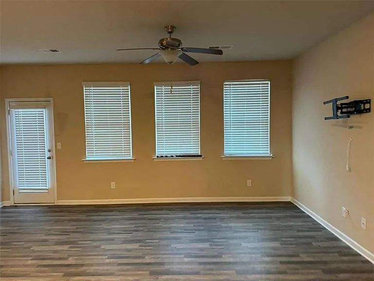 2824 Hillside Way — Photo 3