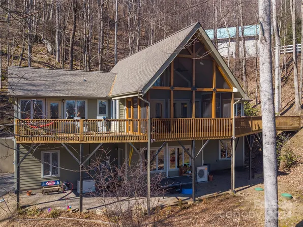 649 Crystal Tree Dr, Waynesville, NC 28785