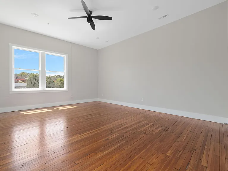 204 W State Of Franklin Rd #201 — Photo 9