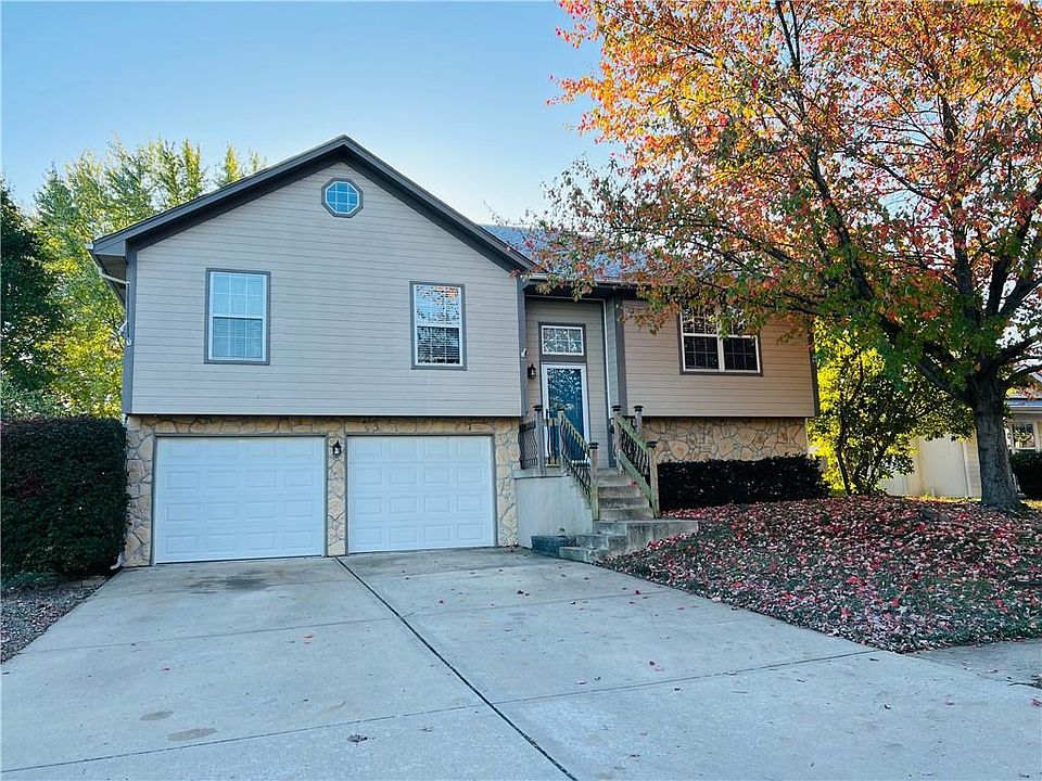 1st image of 803 SW Graystone Dr