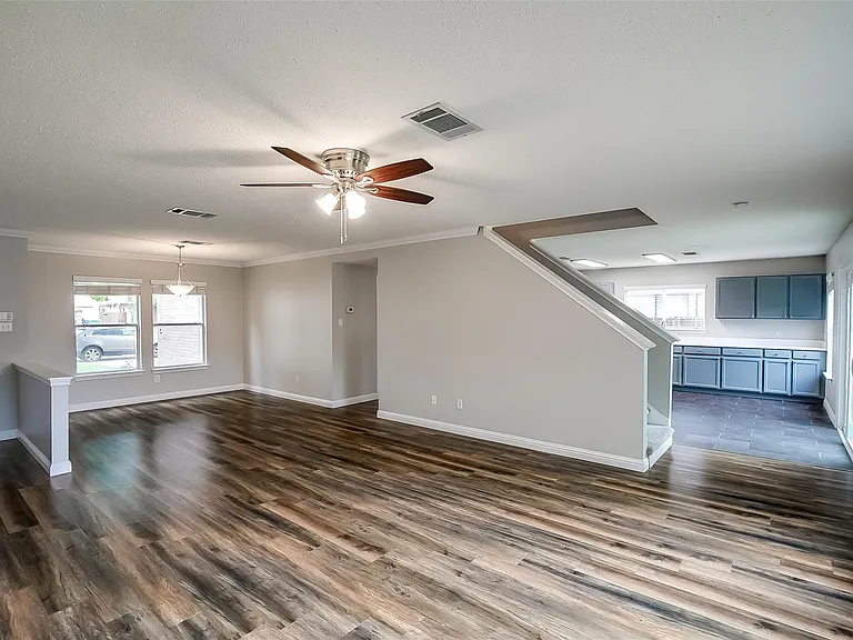 2504 Byfield Dr — Photo 10