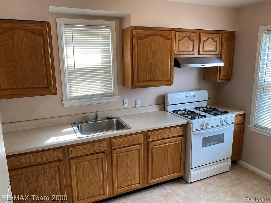 3 bed, 2.0 bath, 1050 sqft, $1,650 — Photo 4