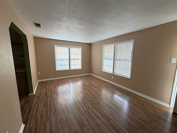 4th image of 3209 Russell Ave