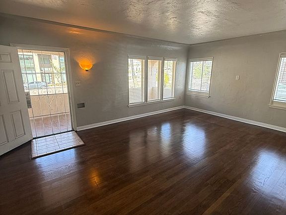 3rd image of 4926 Baltimore Dr