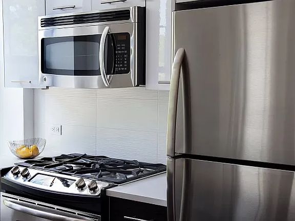 3rd image of 125 Parkside Ave #3P