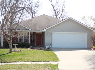 405 SW Creek Ridge Dr, Grain Valley, MO 64029