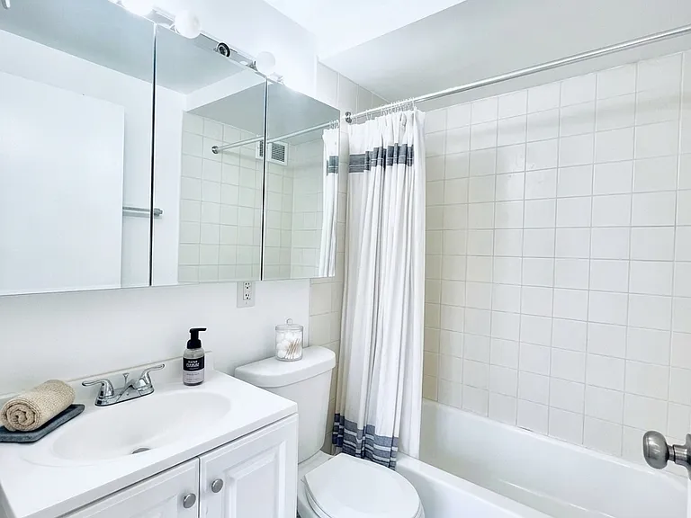 1425 York Ave #3C — Photo 4