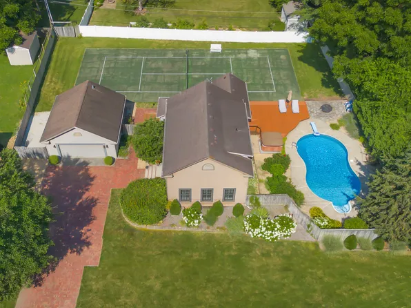 4224 River Rd, Columbus, IN 47203