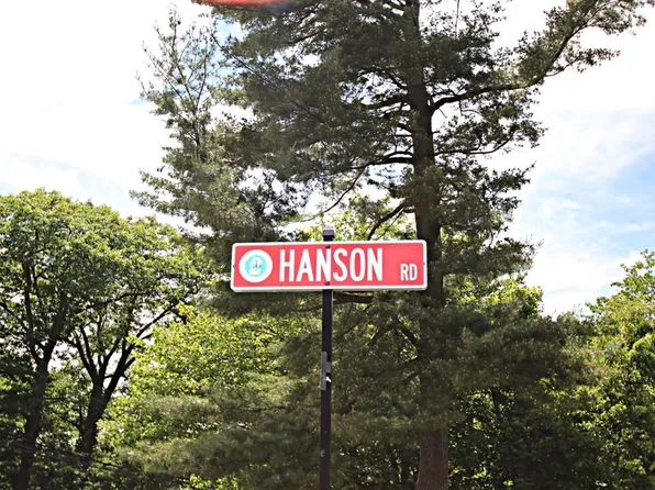 6 Hanson Rd, Saugus, MA 01906