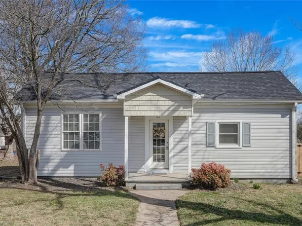 408 Merriman St, Eden, NC 27288