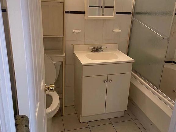 4th image of 247 Corona Ave APT B