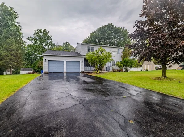 7679 Glenview Dr, North Syracuse, NY 13212