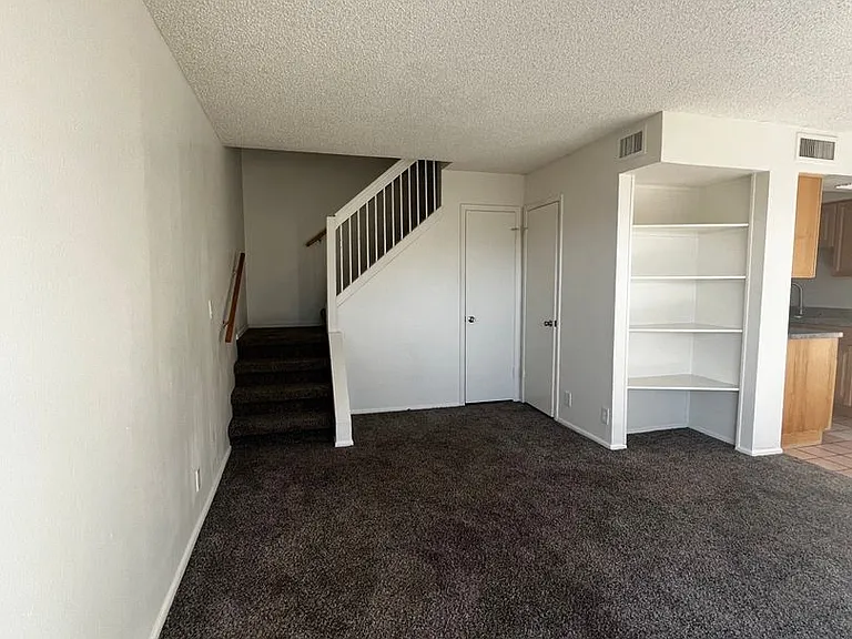 286 W Palomino Dr #31 — Photo 4
