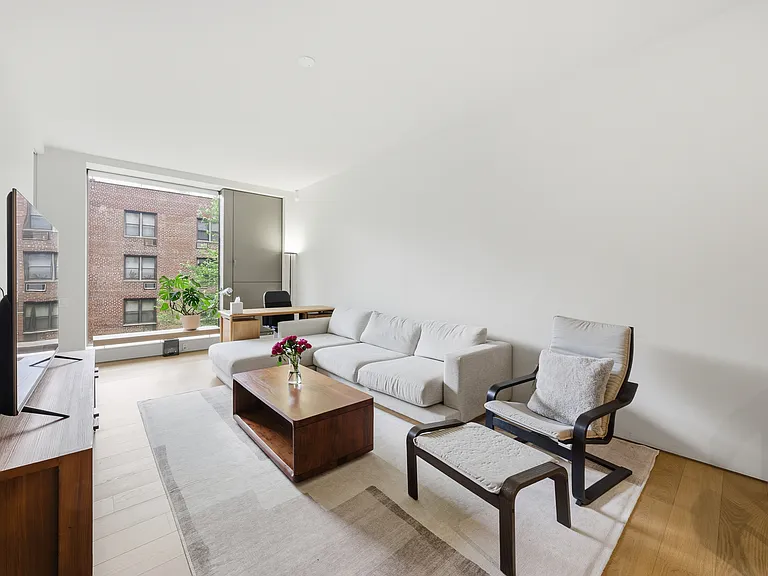 251 W 14th St #5C — Photo 4