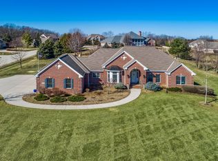 232 Steeple Pointe Cir, Delafield, WI 53018