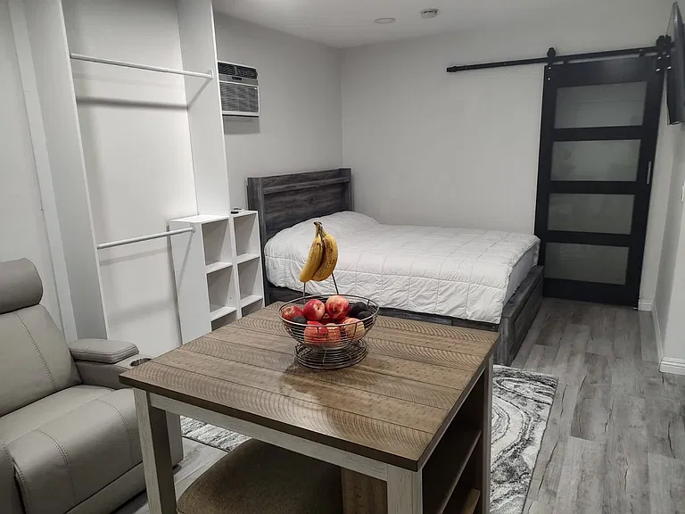 13701 Boston Ct — Photo 5