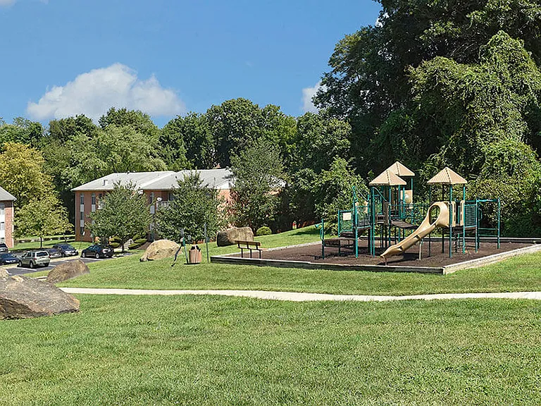 Padonia Village Apartments — Photo 26