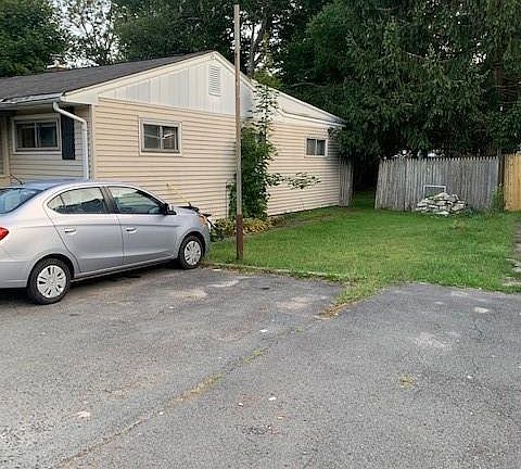 3rd image of 12 Thomas St