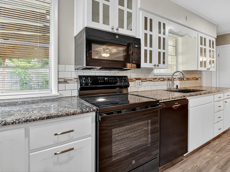 1 Tanglewood Ct — Photo 16