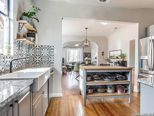 814 W Gramercy Pl — Photo 8