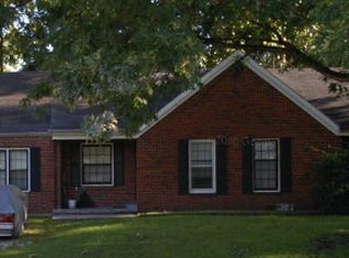409 NE Moreland Dr, Kansas City, MO 64118