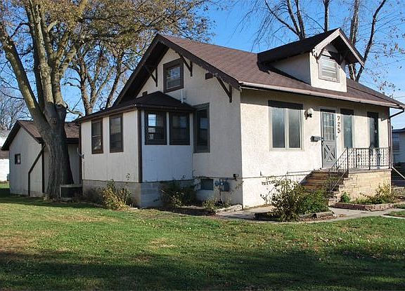 3rd image of 725 E 3rd St