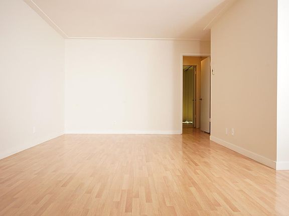 5th image of 121 Buckingham Dr Unit 40