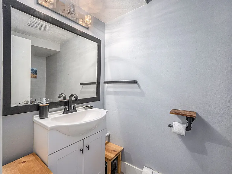 2700 S Holly St #205 — Photo 9
