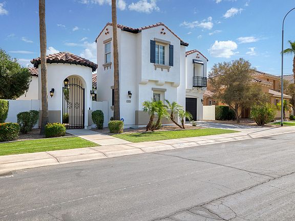 3rd image of 2039 E Hackberry Pl
