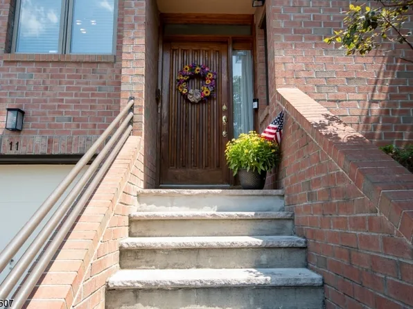 11 Drew Ct, North Caldwell Boro, NJ 07006