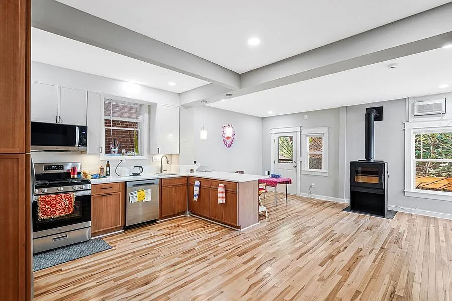Spacious 5-Bedroom Home with Den and Balcony in Columbia Heights — Photo 3