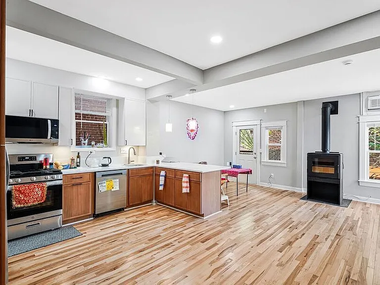 1502 Ogden St NW — Photo 3