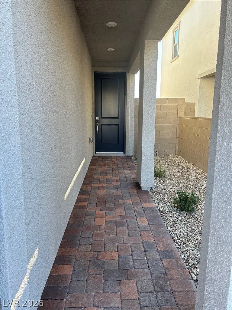 3 bed, 2.5 bath, 2055 sqft, $2,995 — Photo 3
