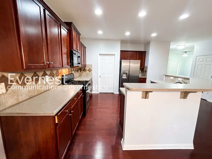 200 Suttles Dr SW — Photo 2