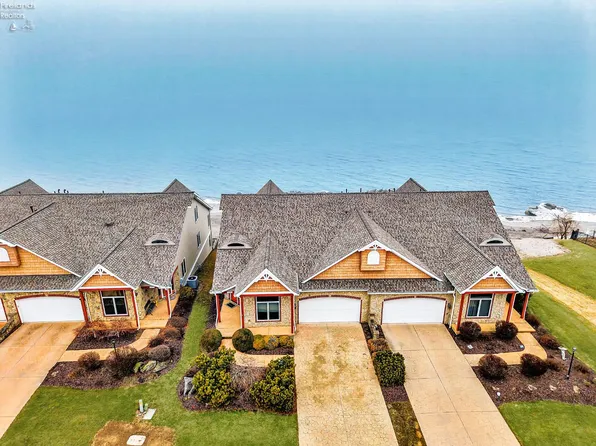 4319 Shore Dr, Lorain, OH 44053