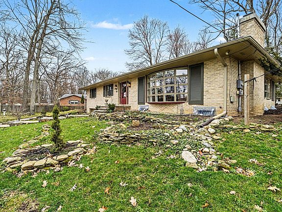 3rd image of 612 Hill Rd