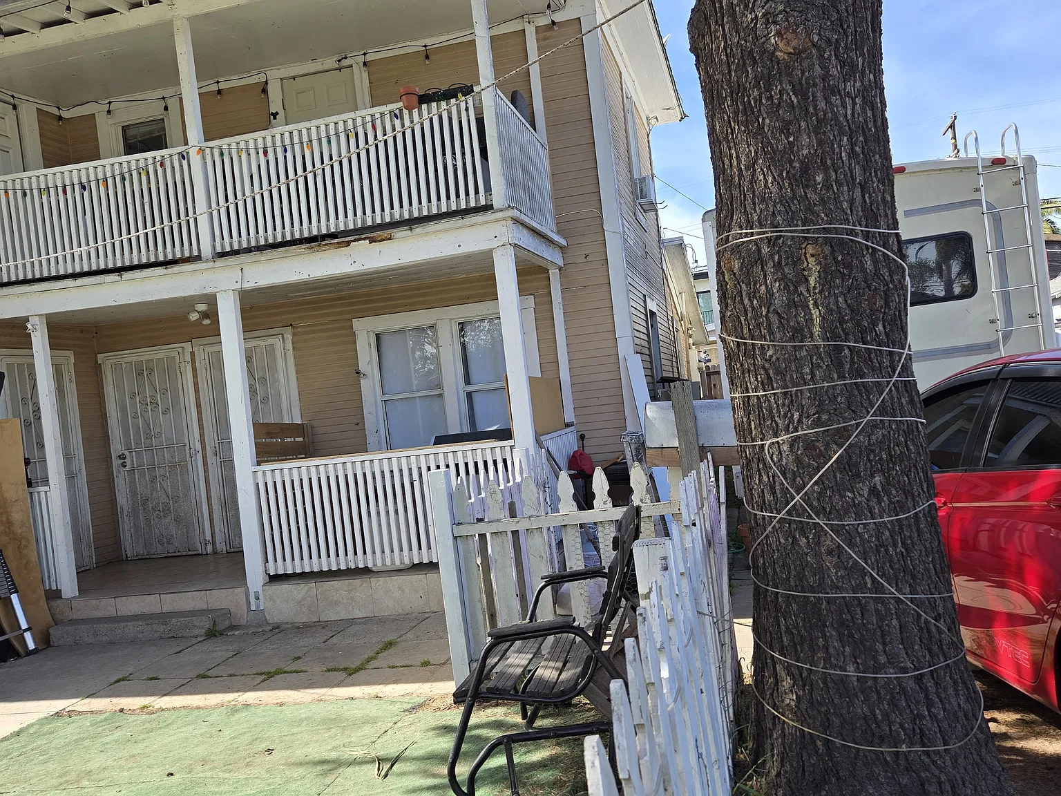 5 bed, 2000 sqft, $4,600 — Photo 2