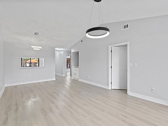 3rd image of 350 Club Cir APT 208