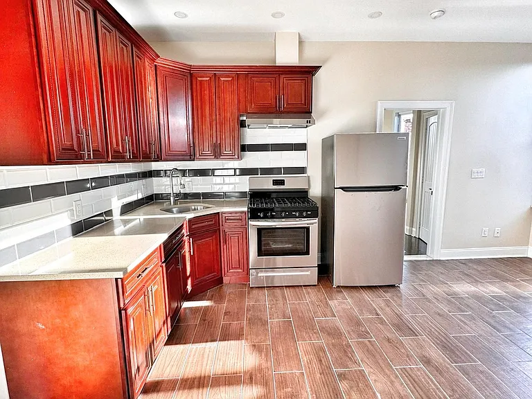 1315 Genesee St #13 — Photo 16
