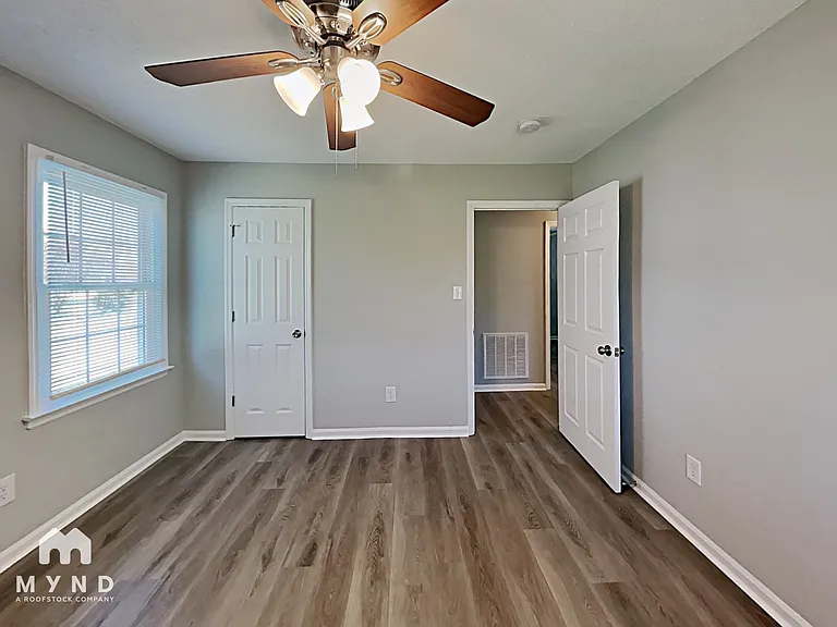 906 Edgehill Dr — Photo 7