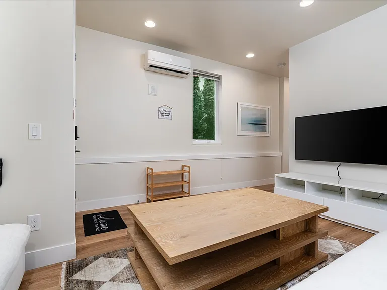 2218C Franklin Ave E #C — Photo 12