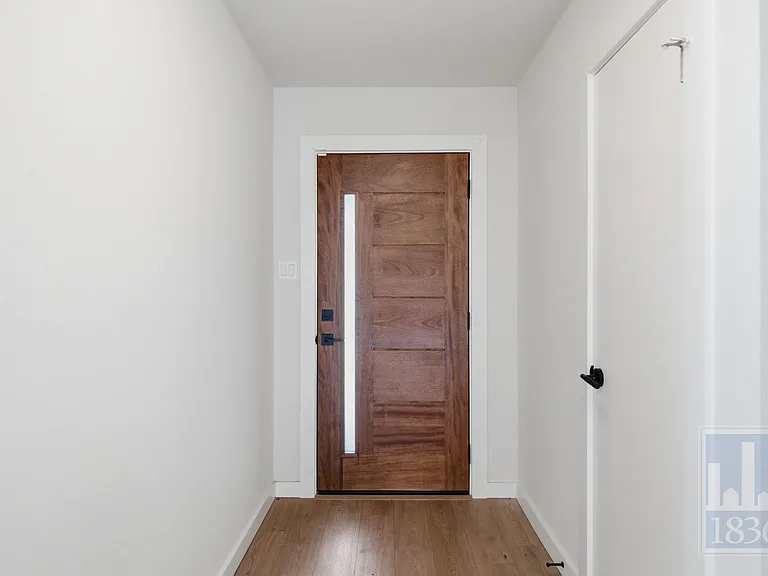 2810 Goldbridge Dr — Photo 2