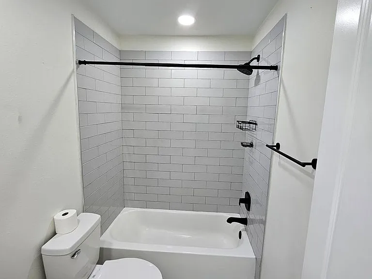 1006 S 9th St — Photo 25