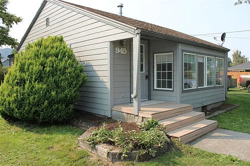 945 Fidalgo St Photo 1